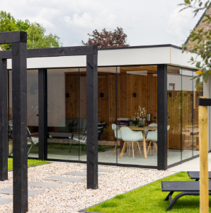 Glazen overkapping aan tuin