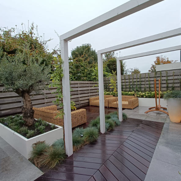 Lounge set op houten vlonder