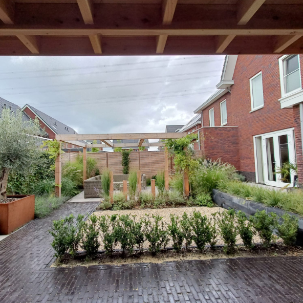 Tuin vanuit overkapping