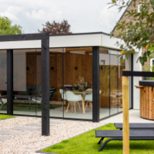 Witte overkapping met glas